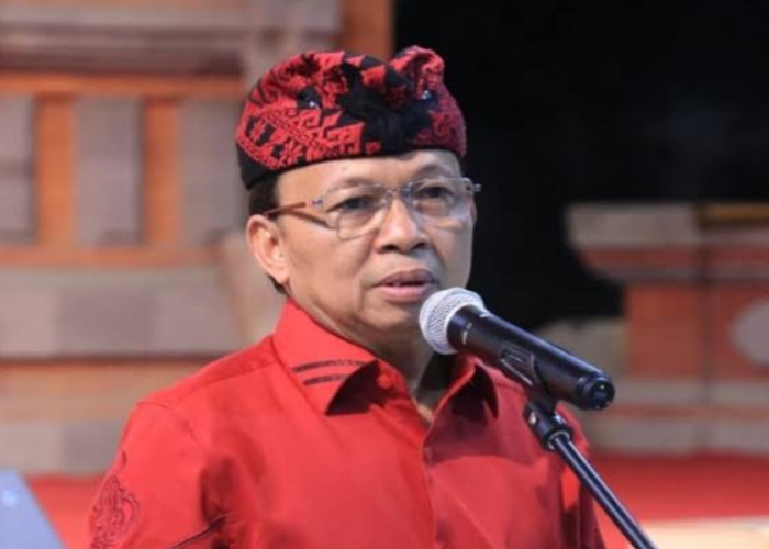 Ketua DPD PDIP Provinsi Bali, I Wayan Koster dalam acara acara sosialisasi Haluan Pembangunan Bali 100 tahun ke depan di Gedung Kesenian I Ketut Marya Tabanan.