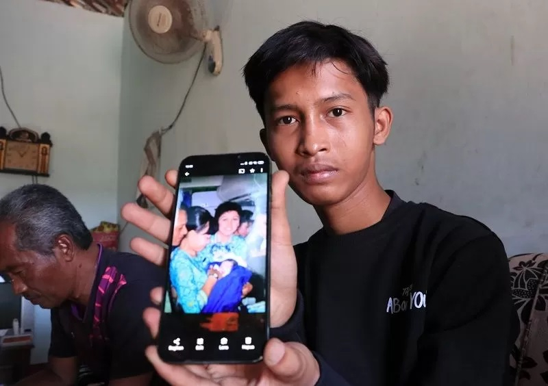 Sosok John Garuda Putra yang mendadak viral lantaran kisahnya lahir di pesawat