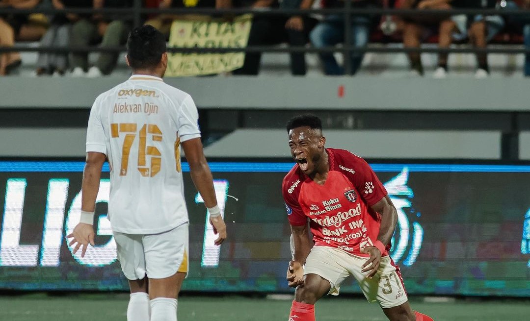 Momen saat Bali United bertemu Madura United di musim 2023/2024. Kedua satu grup pada Piala Presiden 2024.