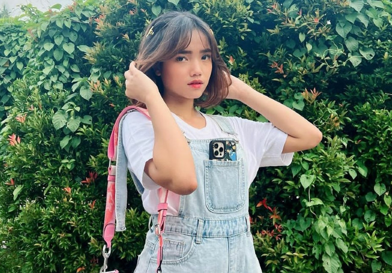 Selebgram Fujianti Utami tengah dekat dengan seorang pria