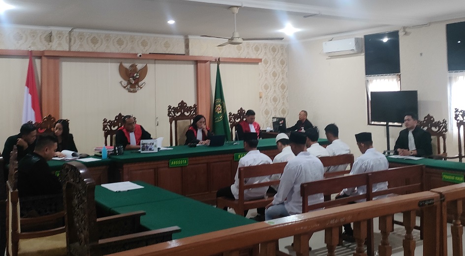 Enam anggota PSHT yang disidang di PN Denpasar dalam kasus pembunuhan Adhi Putra Krismawan di Sempidi, Bali.