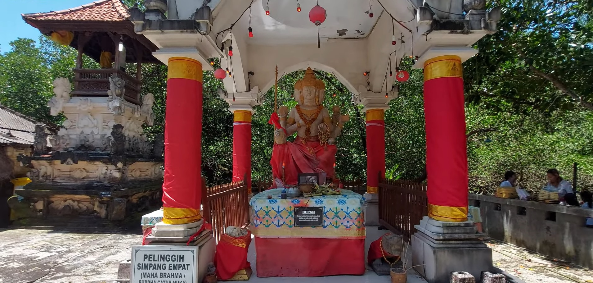 Pelinggih Maha Brahma Berkepala empat di Pura Prapat Nunggal, Pedungan Denpasar