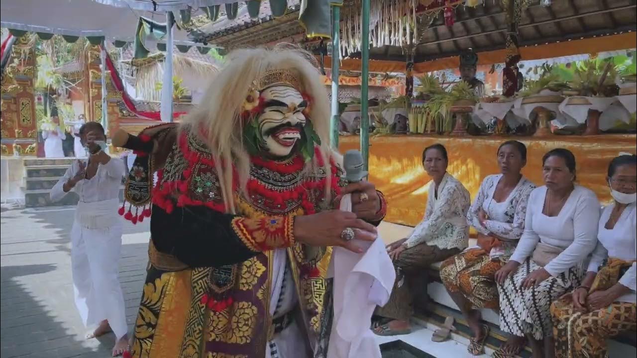 Topeng Sidakarya adalah salah satu tari sakral dalam upacara Hindu Bali.