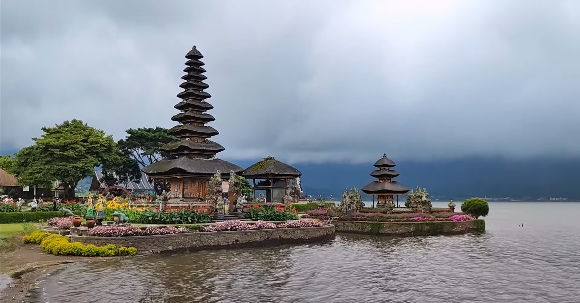 Pura Ulun Danu Beratan, Desa Candikuning, Kecamatan Baturiti, Tabanan