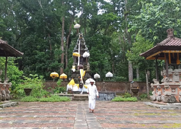 Pura Giri Salaka Alas Purwo.