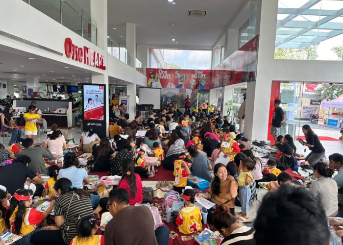 Beragam kegiatan warnai showroom event yang diselenggarakan Astra Motor Center Denpasar.