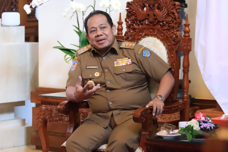TEGAS: Pj Gubernur saat menerima Komandan Lanud I Gusti Ngurah Rai, Stakeholder Bandara Ngurah Rai, dan perangkat daerah terkait di Jayasabha, Denpasar, pada Senin (22/7).