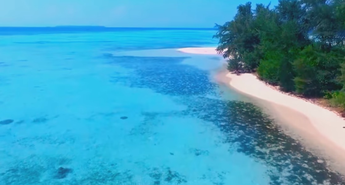 Kepulauan Karimunjawa menjadi objek wisata terkenal di Jepara, Jawa Tengah.