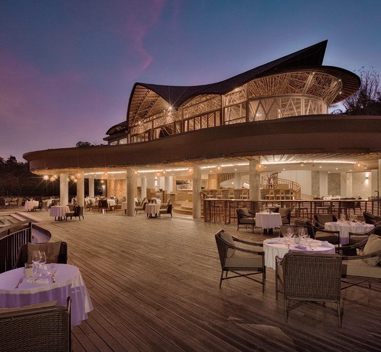 Hotel Elevate Bali di Buleleng, Bali menawarkan kemewahan di tengah hutan.