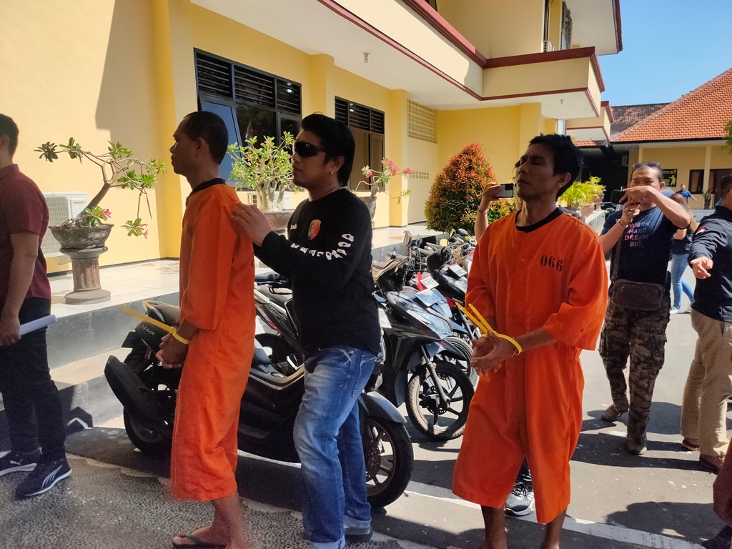 MALING: Trio maling pelaku curanmor diungkap dan dirilis Polres Buleleng setelah ditangkap mencuri motor warga Buleleng saat sedang ambil pesanan.