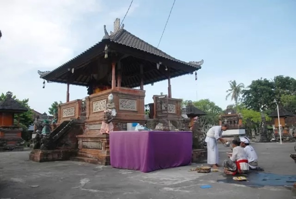 Pura Catur Kandapat Sari Pengideran Dewata Nawa Sanga. Pura Hindu Bali di Peguyangan Kaja