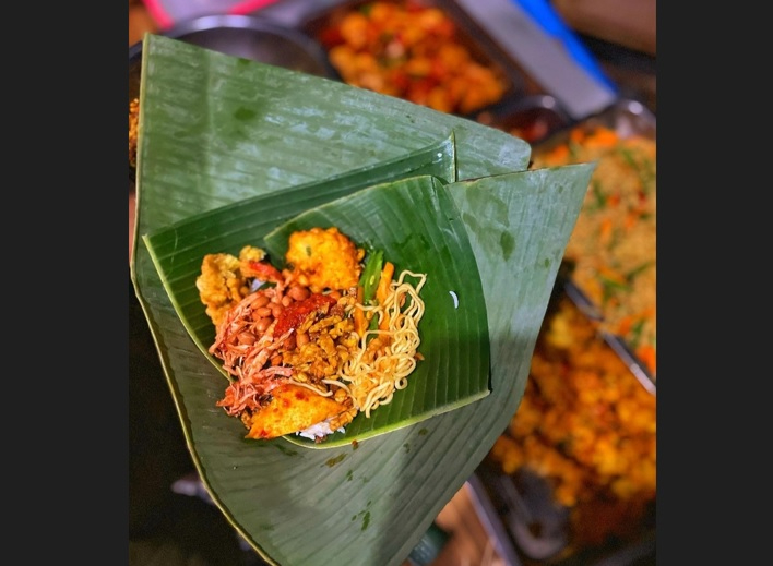 Nasi Jinggo salah satu kuliner legendaris di Bali ternyata pada tahun 1970-an adalah makanan para pekerja di pelabuhan Benoa