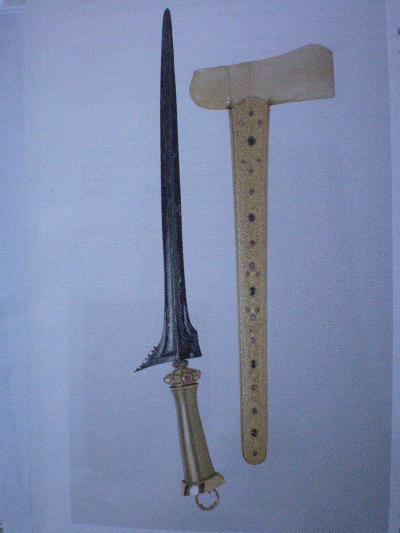 KERIS: Keris Ki Pijetan yang dikoleksi Neka Art Museum, konon dibuat murid Mpu Gandring dengan cara dipijat menggunakan tangan.