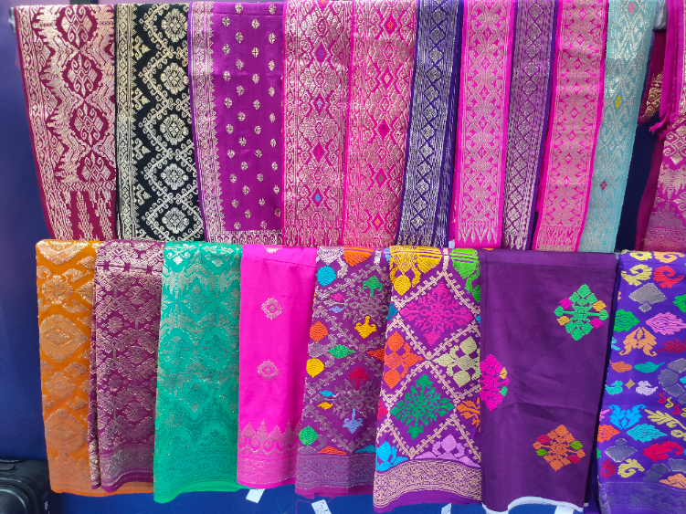 Songket Beratan Samayaji, Kain Unik Yang Terbuat Dari Benang Sutra dan Benang Emas