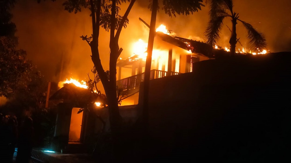 Sebanyak 19 unit bangunan di The Avasya Villas, Seminyak Bali ludes terbakar.
