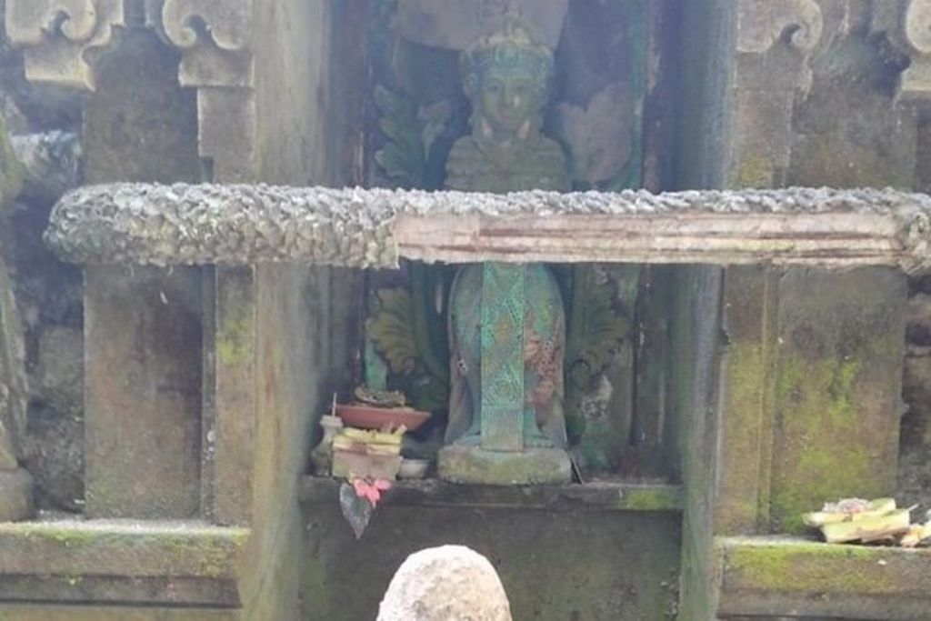 Pancoran Beji Waringin Pitu, yang terletak di Banjar Celuk, Kapal, Kabupaten Badung, Bali