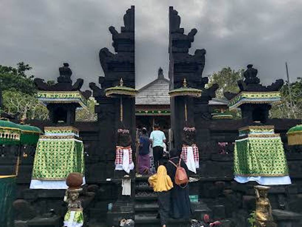 Pura Keramat di Seseh, Mengwi, Badung, Bali.