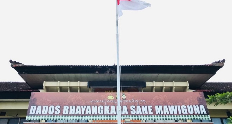 Gedung Polresta Denpasar. Salah satu kasat main serong dengan pegawai SPBU di Jembrana