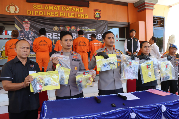 Para tersangka penyalahgunaan dan pengedar narkoba yang diamankan Polres Buleleng