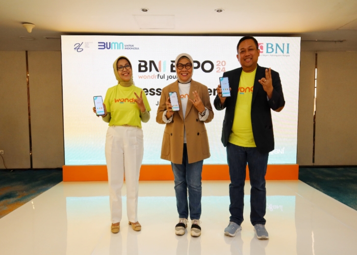 Caption Foto :  Direktur Retail Banking BNI Corina Leyla Karnalies (tengah), Consumer Segment Division Head Sri Indira (kiri), dan Ketua HUT ke-78 BNI Mesah Roni Ginting (kanan).