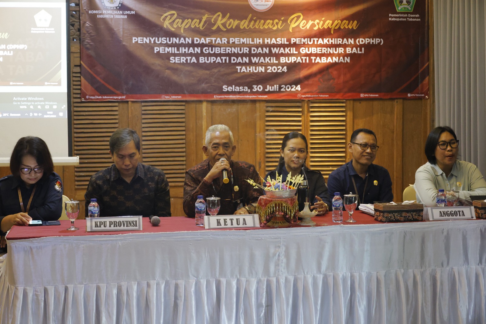 Kegiatan rapat koordinasi persiapan penyusunan daftar pemilih hasil pemutakhiran (DPHP) pemilihan Gubernur dan Wakil Gubernur Bali.
