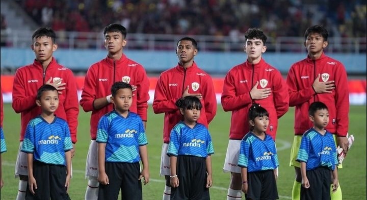 Mattheuw Baker (dua dari kanan) saat membela Timnas Indonesia U16 di ajang AFF U16 2024 lalu.