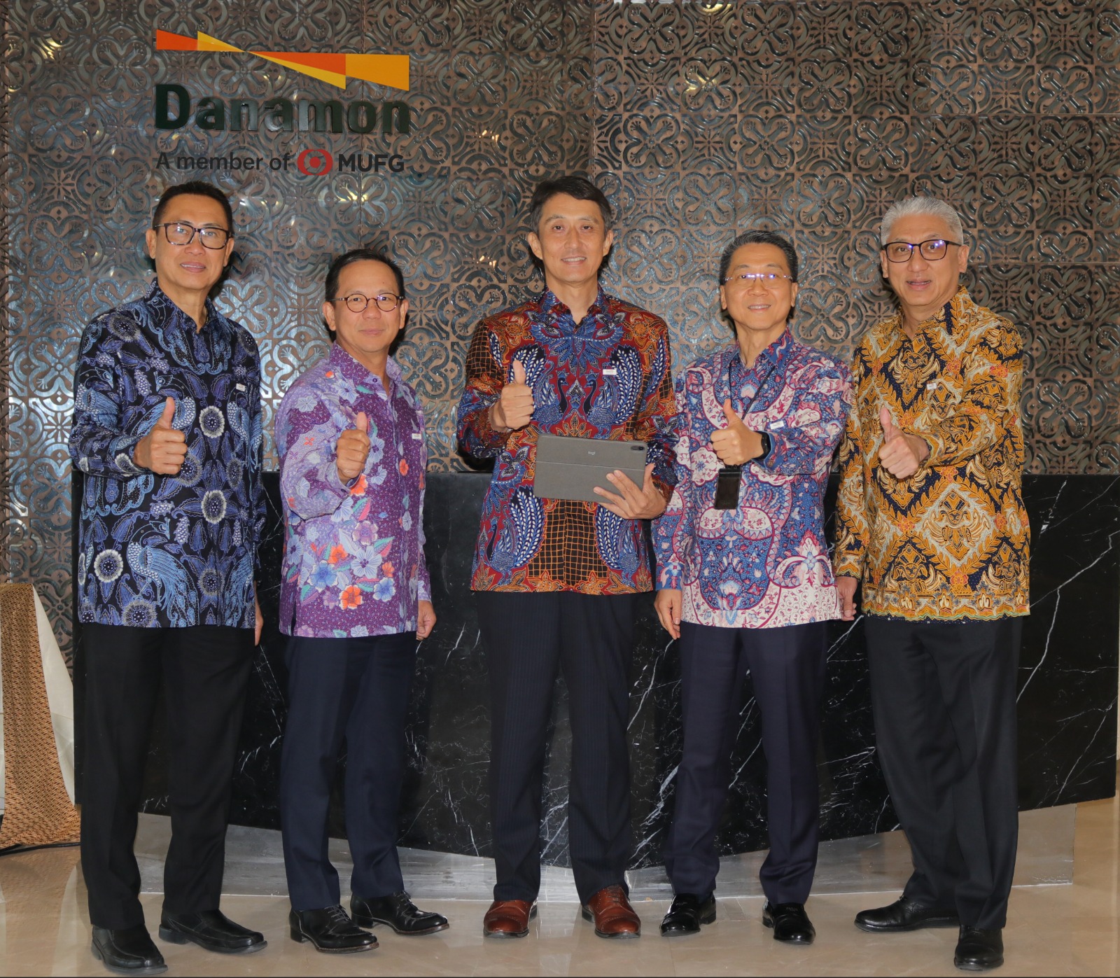 DANAMON: Daisuke Ejima, Direktur Utama PT Bank Danamon Indonesia Tbk, bersama dengan jajarannya.