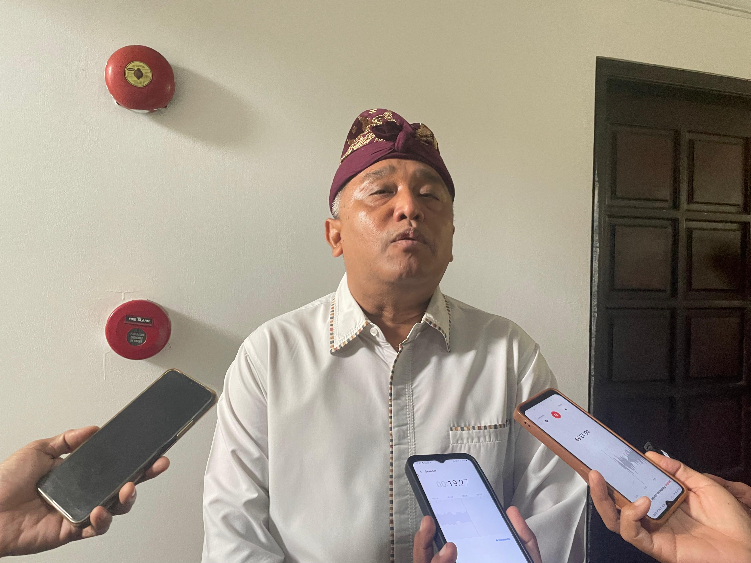 Ketua KPU Provinsi Bali, Dewa Agung Gede Lidartawan usai  menghadiri sosialisasi syarat pencalonan Bupati dan Wakil Bupati di Hotel Jimbarwarna, Jembrana, Kamis (1/8/2024).