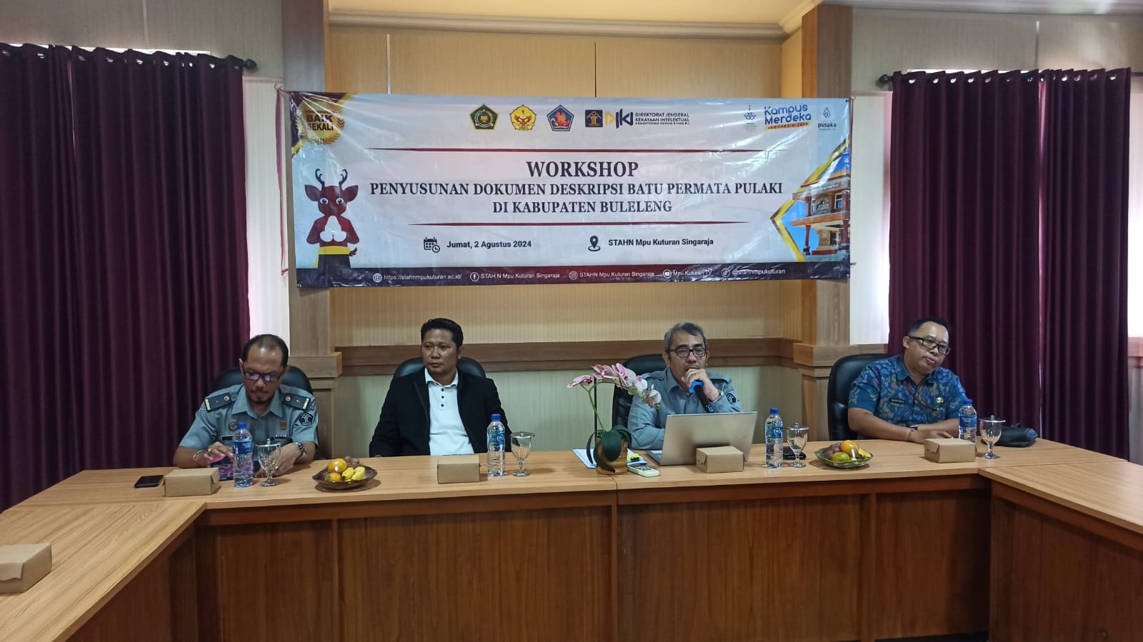 Proses penyusunan dokumen deskripsi permohonan pendaftaran Indikasi Geografis di STAHN Mpu Kuturan Singaraja, Jumat (2/8) siang