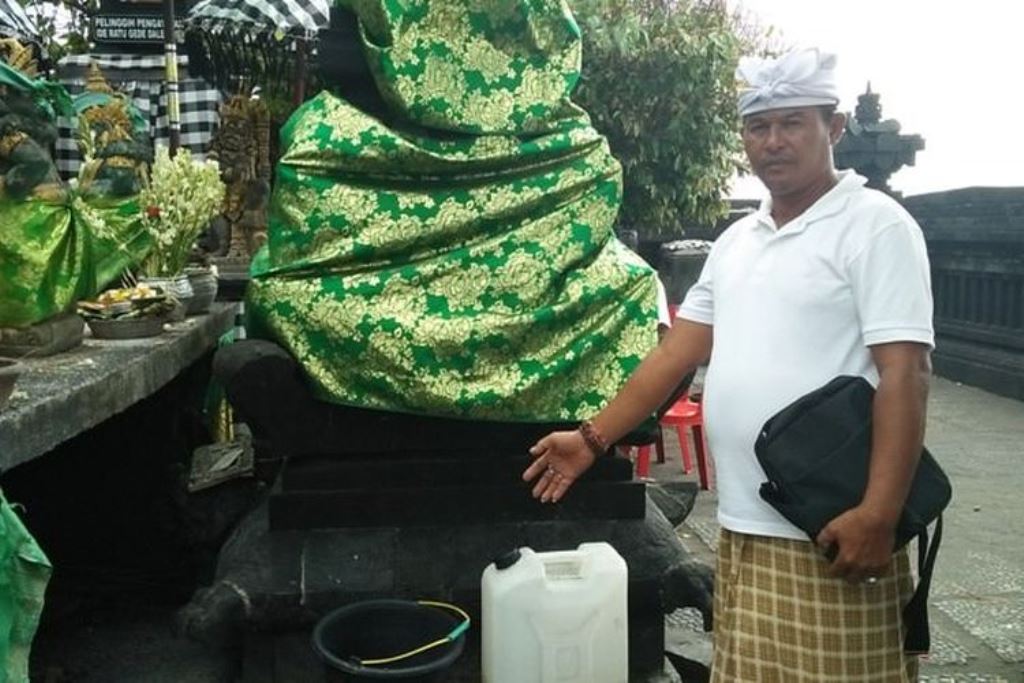 Pura Watu Klotok, yang terletak di Klungkung, Bali, menjadi tujuan penting setiap tahunnya untuk ritual malasti dari Pura Agung Besakih.