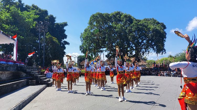 Memperingati Hari Ulang Tahun Kemerdekaan Rl ke-79, Pemerintah Kabupaten Gianyar menggelar Lomba Gerak Jalan Indah dan Gerak Jalan Ketepatan Waktu tingkat SD, SMP, dan SMA/K se-Kabupaten Gianyar