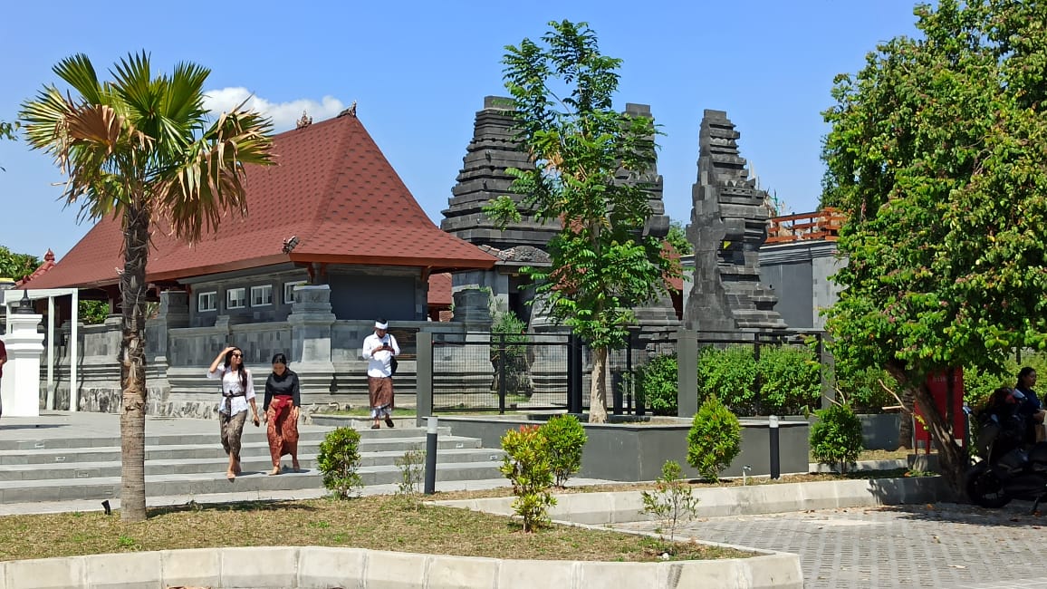 Pura Sanatanagama di areal kampus Universitas Gadjah Mada (UGM) Yogyakarta