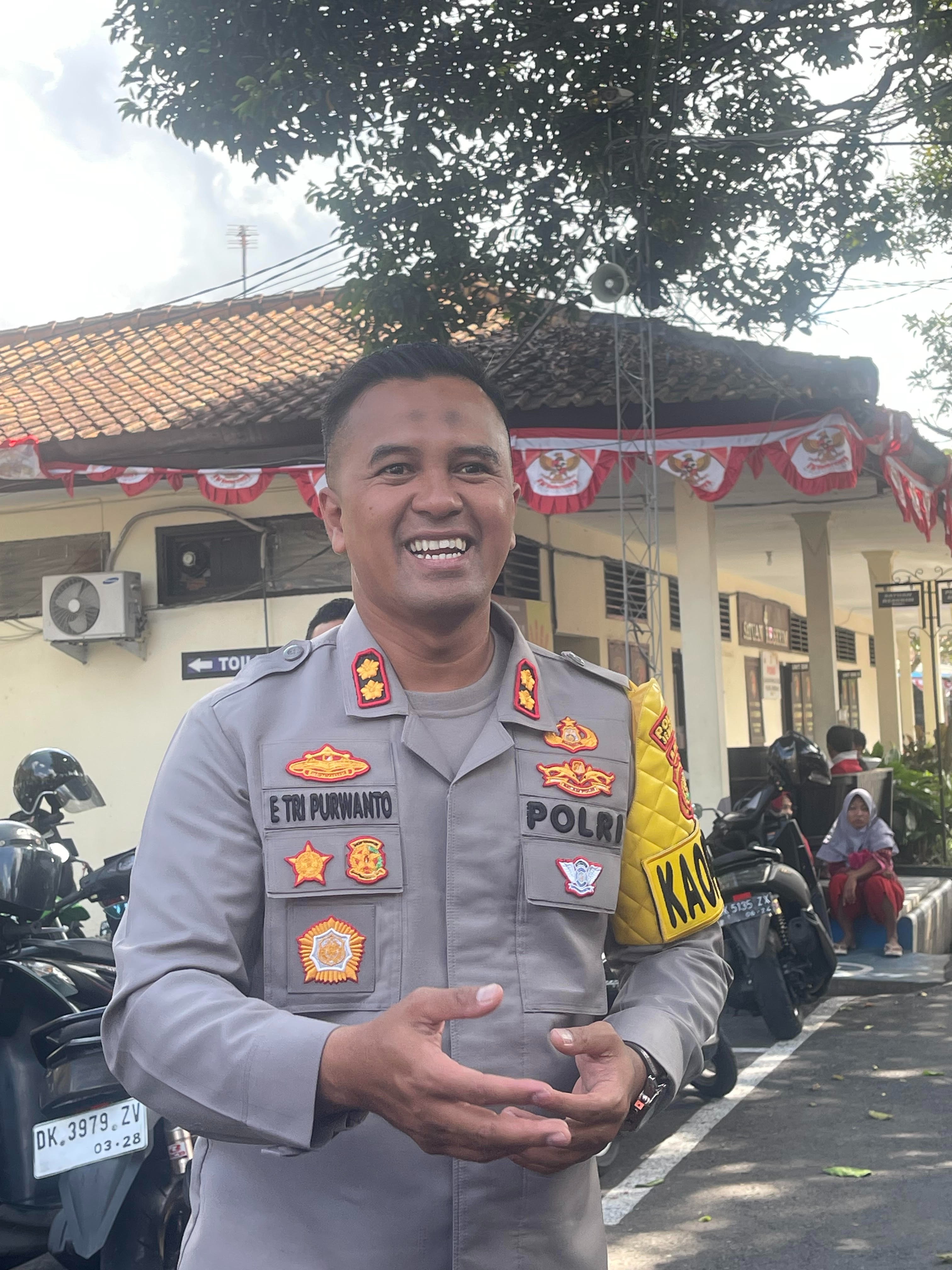 ROKOK ILEGAL: Kapolres Jembrana, AKBP Endang Tri Purwanto ungkap kasus penyelundupan puluhan ribu rokok ilegal di Jembrana.