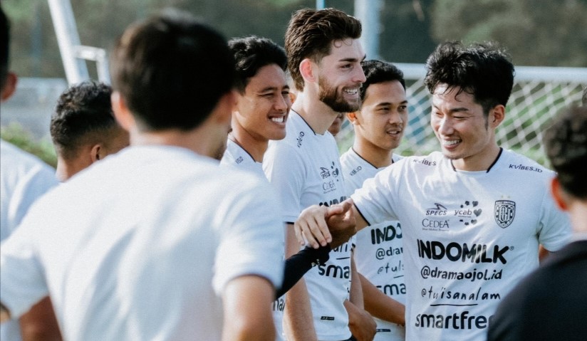 &nbsp;  Dua gelandang asing Bali United, Kenzo Nambu (kanan) dan Brandon Wilson.
