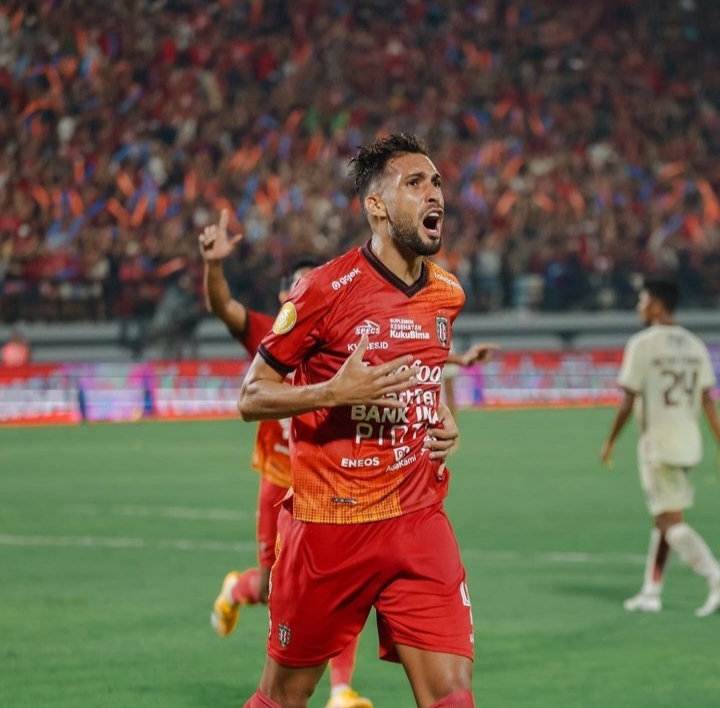 Mantan bek Bali United, William Pacheco dirumorkan merapat ke Persebaya Surabaya.