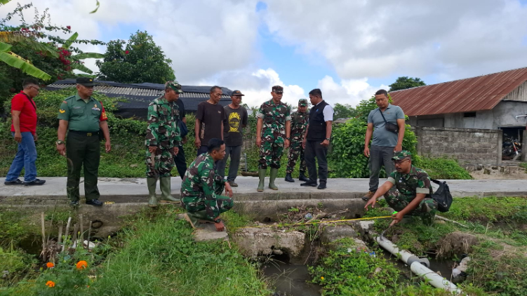 Dandim 1616/Gianyar, Letkol Cpn. I Gede Winarsa telah melakukan peninjauan langsung ke lokasi yang akan menjadi sasaran TMMD pada Rabu (7/8).