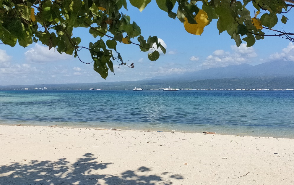 Pantai Prapat Agung di Teluk Prapat Agung, Desa Sumberklampok, Kecamatan Gerokgak, Buleleng.