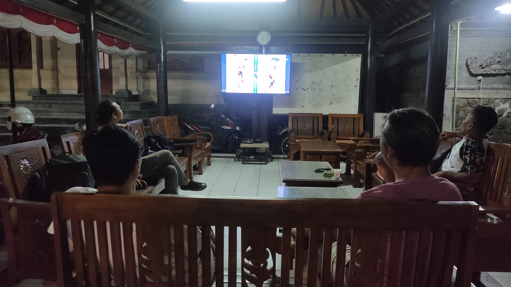 KONI Buleleng gelar nobar pertandingan panjat tebing kategori speed woman.