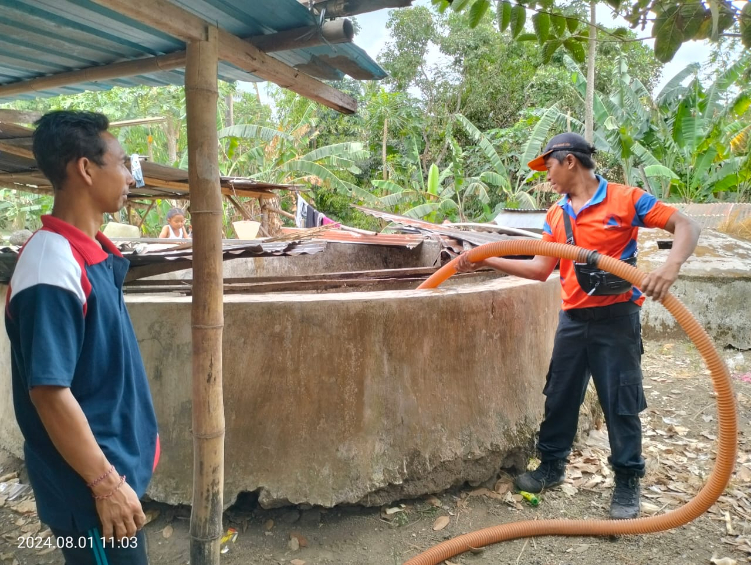 BPBD Karangasem distribusikan air bersih ke Desa Ban, Kecamatan Kubu, belum lama ini