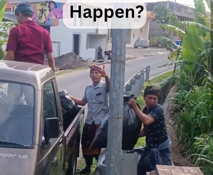 Viral aksi sejumlah pria membuang tumpukan sampah di lahan kosong
