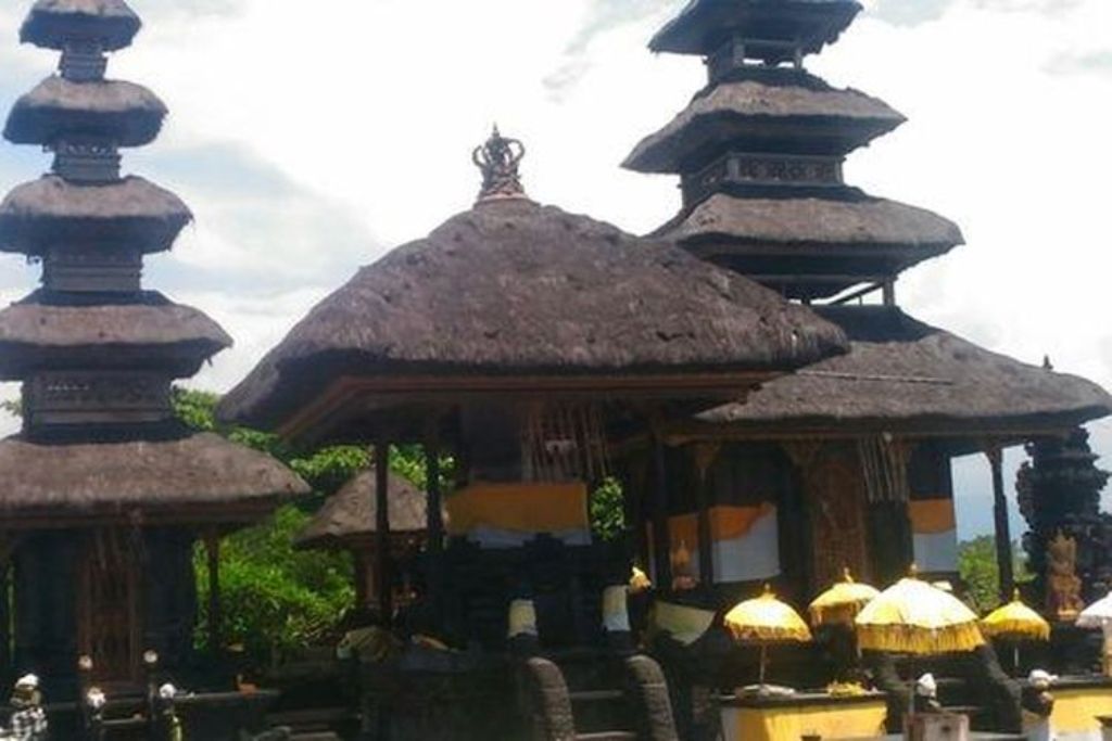 Pantai Watu Klotok, Banjar Celepik, Desa Tojan, Kabupaten Klungkung, Bali.