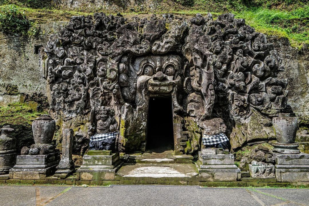 Goa Gajah merupakan warisan budaya Hindu yang bercorak Buddhis