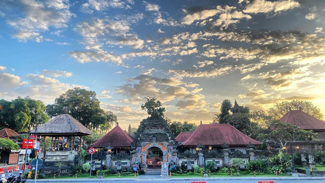 Puri Saren Ubud, Bali menjadi jujukan turis.