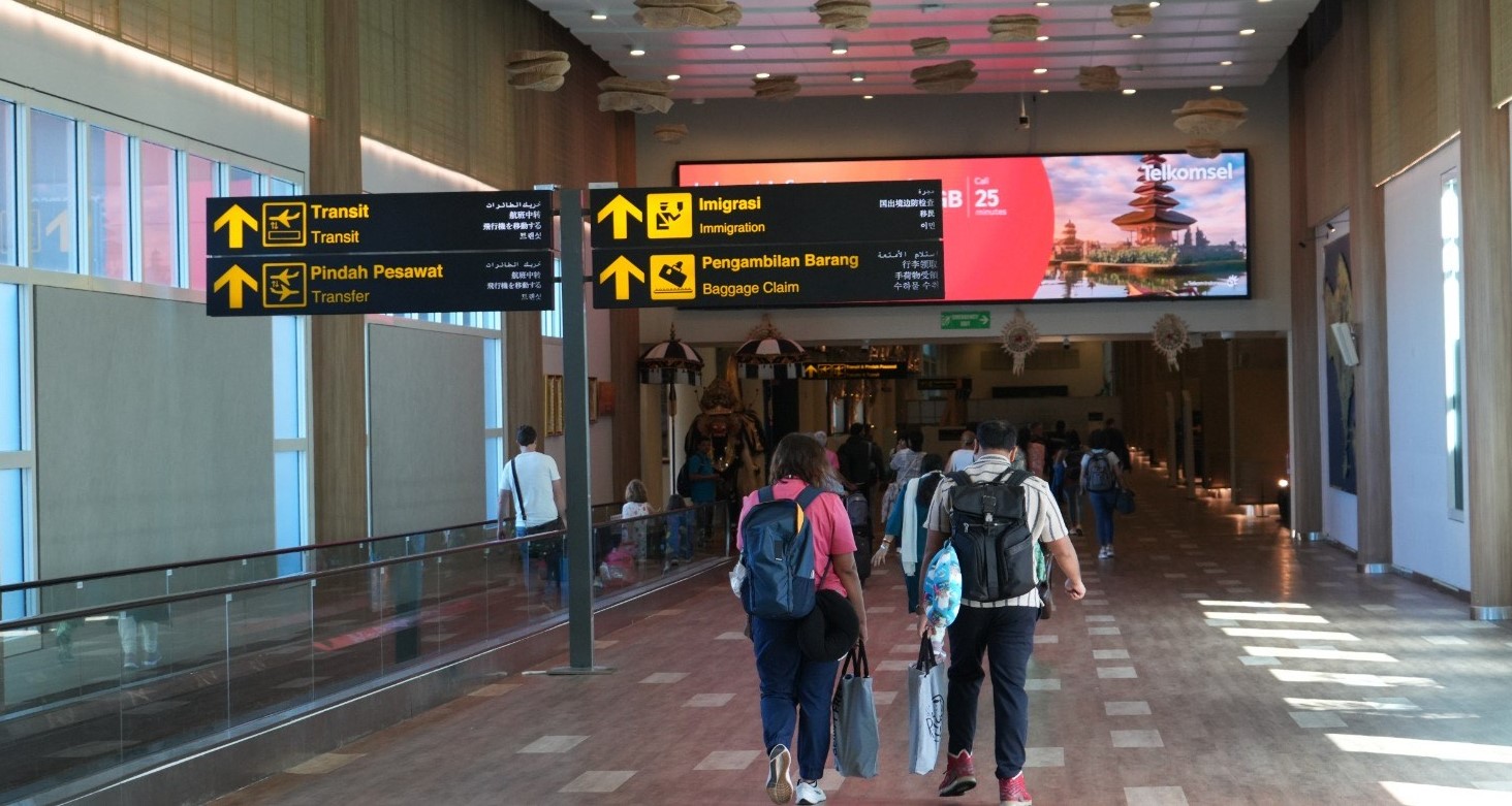 Trafik penumpang di Bandara Internasional I Gusti Ngurah Rai, Bali.
