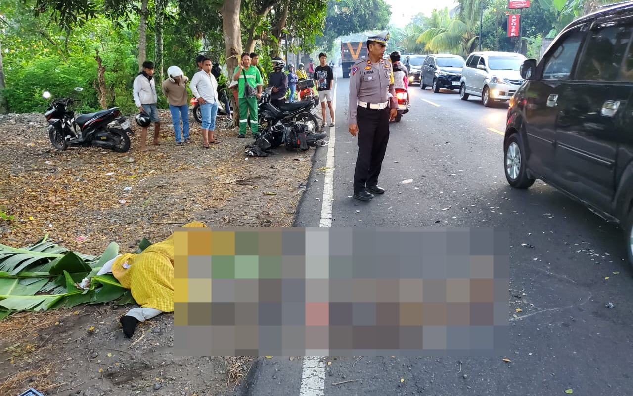 I Gede Santika tewas ditabrak truk di Jalan Amlapura-Denpasar.