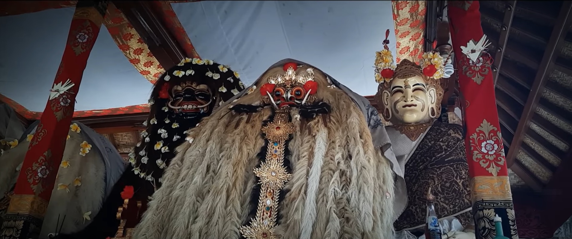 Barong Landung di Pura Dalem Balingkang
