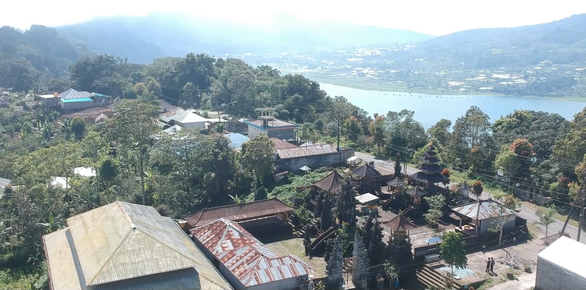 Landscape Desa Wanagiri, Kecamatan Sukasada, Kabupaten Buleleng yang berada di ketinggian dengan wilayah berbukit