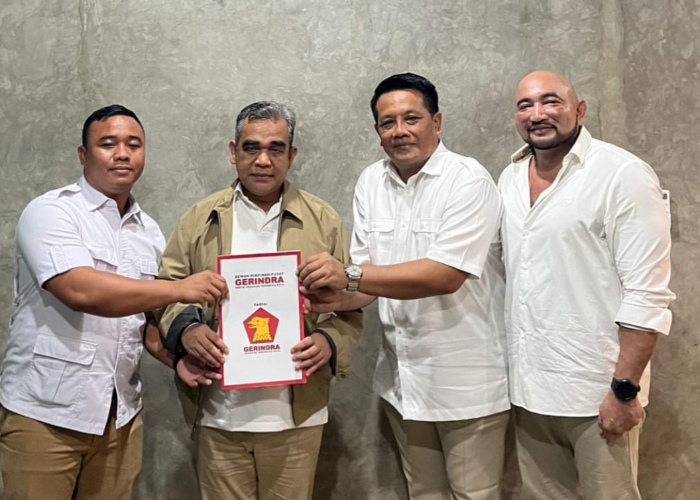 Juliarta-Wijaya saat menerima rekomendasi dari Partai Gerindra untuk Pilkada Klungkung 2024.
