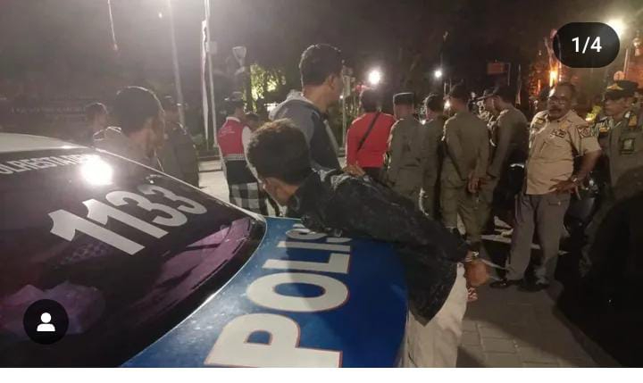 Polsek Denbar mengamankan tiga pria membawa senjata tajam di Lapangan Puputan Badung