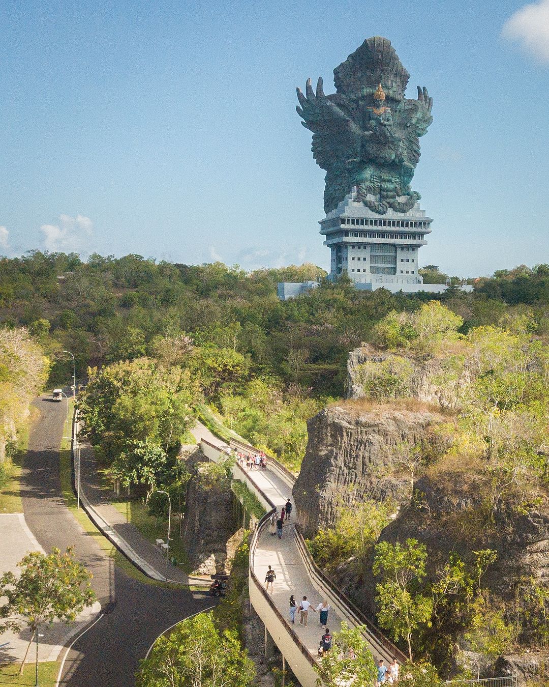 Patung Garuda Wisnu Kencana bisa menjadi destinasi wisata di rute selatan.